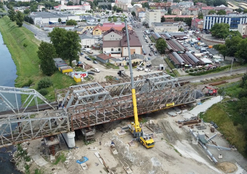 Raport z budowy nowego mostu kolejowego w Przemyślu [ZDJĘCIA, WIDEO]