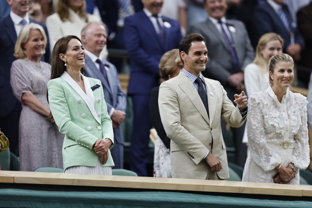 Wśród gości tegorocznego Wimbledonu byli m.in. księżna Walii, Katarzyna (z lewej) i były tenisista Roger Federer.