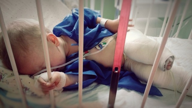 - W poznańskim szpitalu nasz synek wiele wycierpiał, każda operacją wiązała się z ogromnym bólem - mówi Paulina Kołosowska, mama chłopca