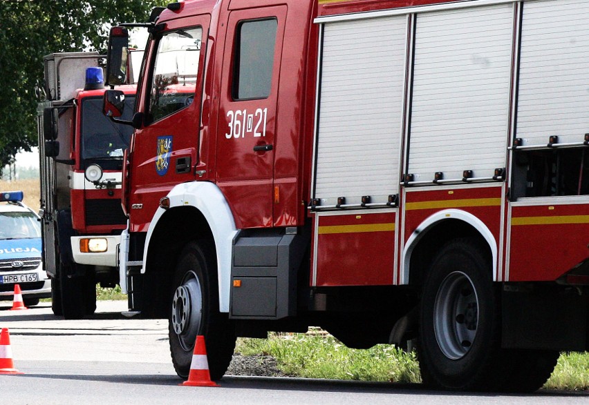 Pożar domu jednorodzinnego w Straszewie pod Aleksandrowem Kujawskim. Na miejscu 8 zastępów