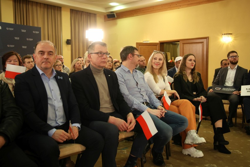Konfederacja i Bezpartyjni Samorządowcy mówili w Kielcach "Łączy nas wolność". Zobacz zdjęcia 