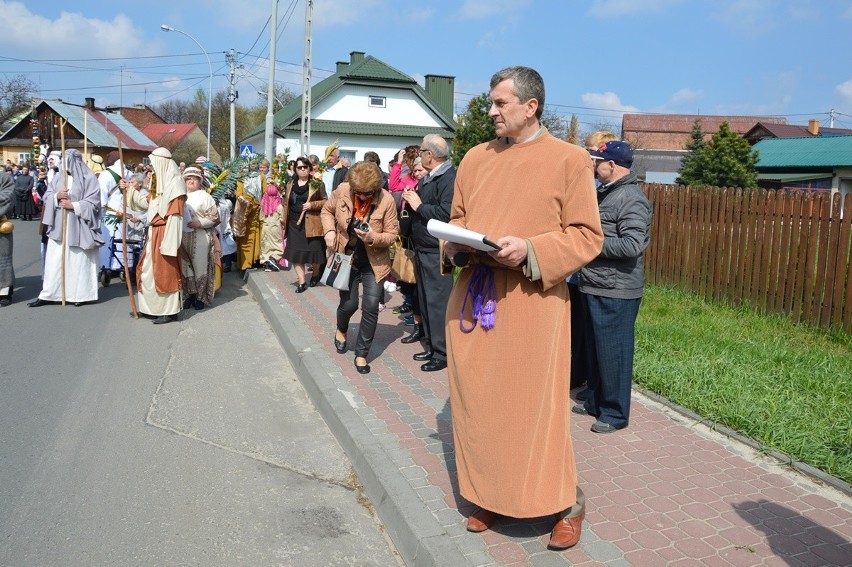 Niedziela Palmowa w Rudniku nad Sanem. Przez osła nie było wjazdu do Jerozolimy