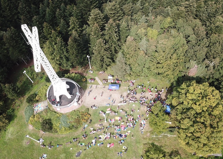 Odkryj Beskid Wyspowy. 53 złote rysie na Miejskiej Górze. W niedzielę szczyt zdobyło ponad 700 turystów