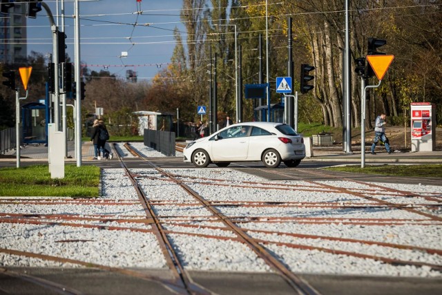 12 grudnia po ponad rocznej przerwie na ul. Szarych Szeregów wrócą tramwaje. Już w najbliższą niedzielę (8 grudnia) Zarząd Dróg Miejskich i Komunikacji Publicznej w Bydgoszczy zaprasza mieszkańców do skorzystania ze specjalnych linii. Nowa kładka w Bydgoszczy. Przyjechał ogromny dźwig