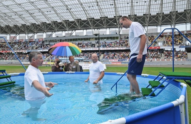 Tradycyjnie nieodłącznym elementem ceremonii będzie zanurzenie w wodzie.