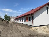 Zaręby Kościelne. Budynek komunalny - budowa na finiszu, 7.06.2022. Zdjęcia