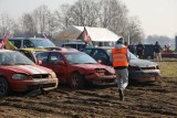 Tak wyglądały wyścigi wraków w Woli Jabłońskiej. Dobra Wola Race przyciąga rzesze zawodników. Zobacz zdjęcia!