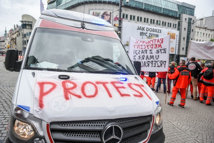Protest ratowników medycznych w Poznaniu