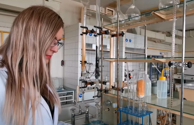 Uniwersytet Radomski zaprasza chętnych do studiowania na kierunku chemia dla nauczycieli.