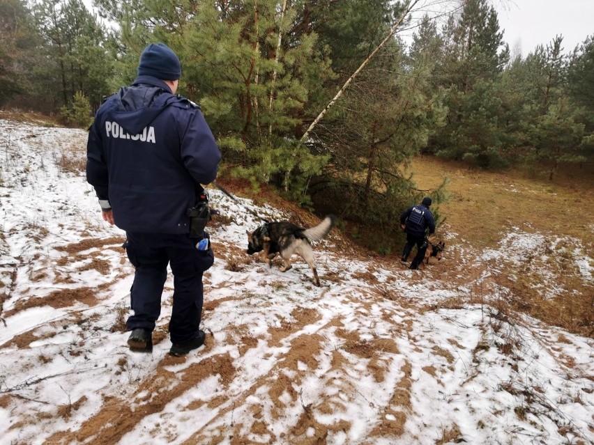 Studzianki. Policjanci odnaleźli zaginionego Adriana Zołotucho. W poszukiwaniach wzięło udział blisko 70 funkcjonariuszy [ZDJĘCIA]