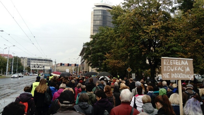 Czarny Wtorek we Wrocławiu. Marsz i protest w Rynku [ZDJĘCIA]