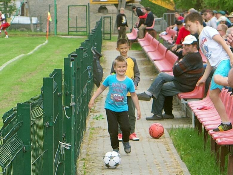 Promyk Urzejowice - Iskra Cieszacin Wielki...