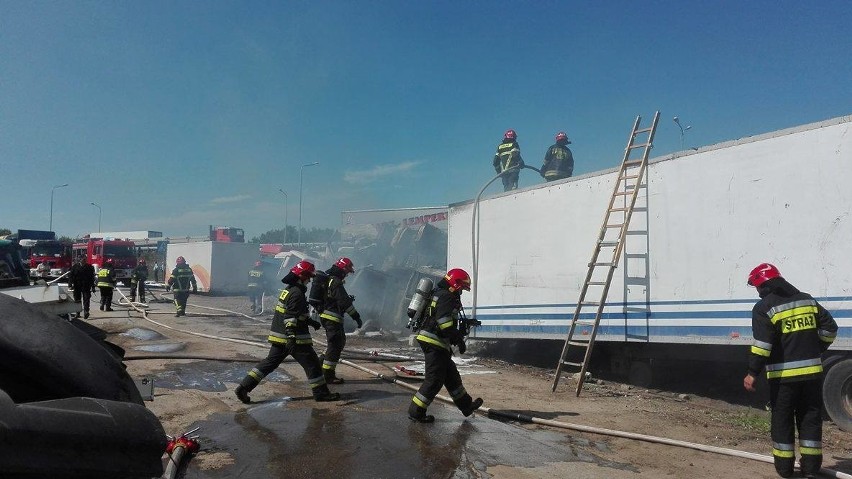 Strażacy szybko opanowali pożar na terenie firmy zajmującej...