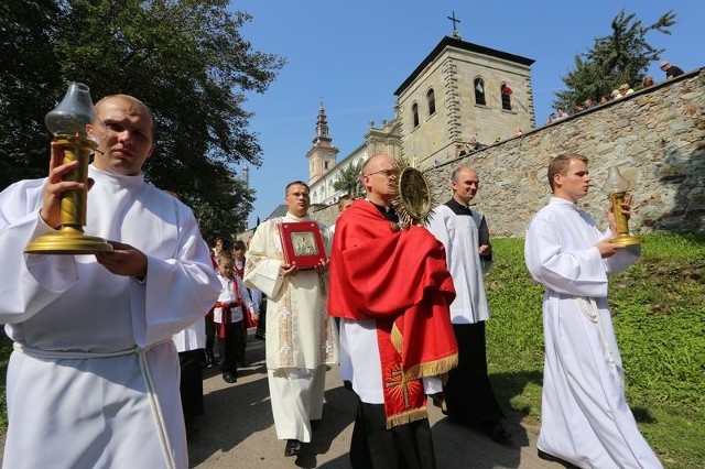 Poświęcenie odbudowanej wieży na Świętym Krzyżu