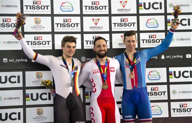 Krzysztof Maksel (ALKS Stal Grudziądz, w środku, zapuścił brodę) wygrał finał wyścigu na 1 km z czasem 1:00.814 i stanął na najwyższym stopniu podium! Drugi był Niemiec, Maximilian Doernbach (z lewej, 1.01,084) a trzeci Czech, Tomas Babek (1.01,169) 