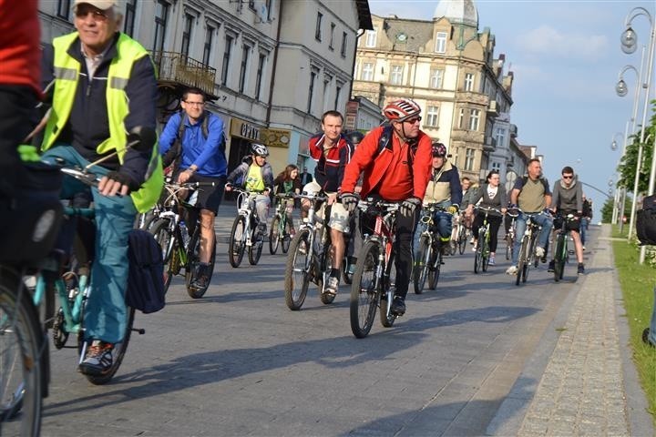 Masa Krytyczna w Częstochowie. Cykliści opanowali Aleje Najświętszej Maryi Panny [ZDJĘCIA]