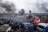 Protesty we Francji. Policja sięgnęła po gaz łzawiący, by rozpędzić tłum przeciwników reformy emerytalnej