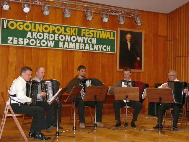Przed dwoma laty gwiazdą festiwalu był Podkarpacki Kwintet Akordeonowy "Ambitus V&#8221; z Rzeszowa, związany z Instytutem Muzyki Uniwersytetu Rzeszowskiego.