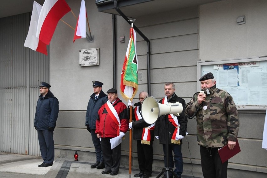 W Kielcach upamiętniono rocznicę wprowadzenia stanu wojennego. Były pieśni i wieńce [ZDJĘCIA] 