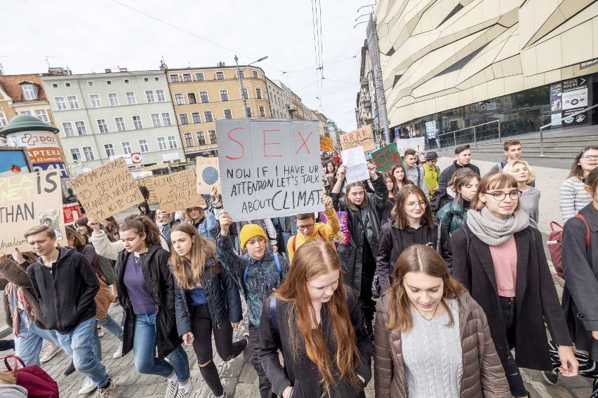 Młodzieżowy Strajk Klimatyczny w piątek odbywa się na całym...