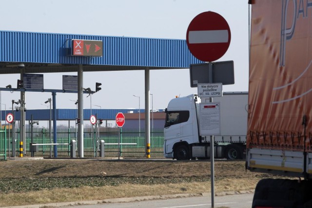 Szef MSWiA Mariusz Kamiński podjął decyzję o zamknięciu przejścia granicznego dla białoruskich przewoźników (zdjęcie ilustracyjne)