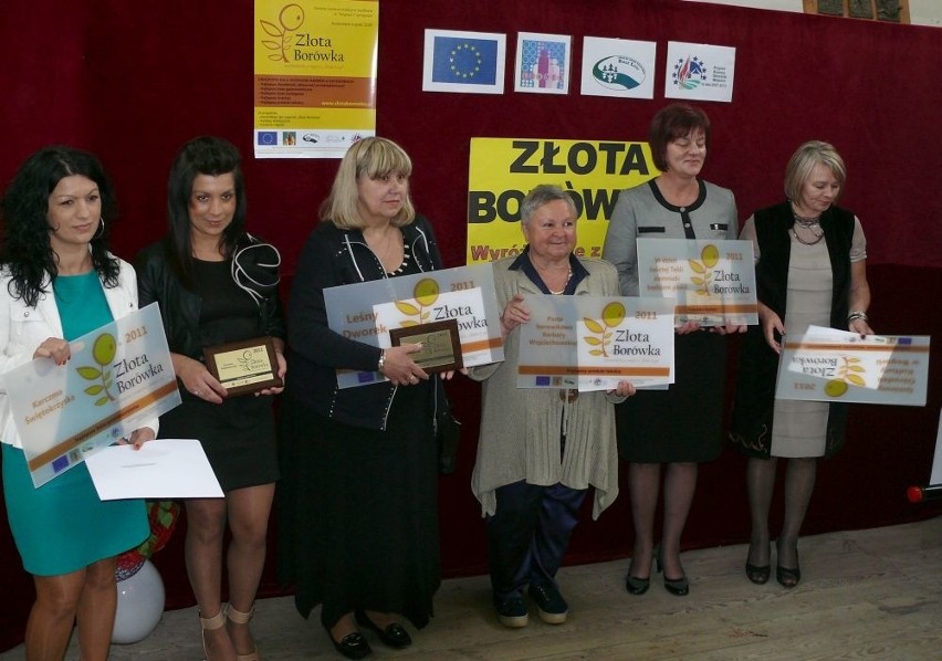 Na zdjęciu laureaci pierwszej edycji "Złotej Borówki".