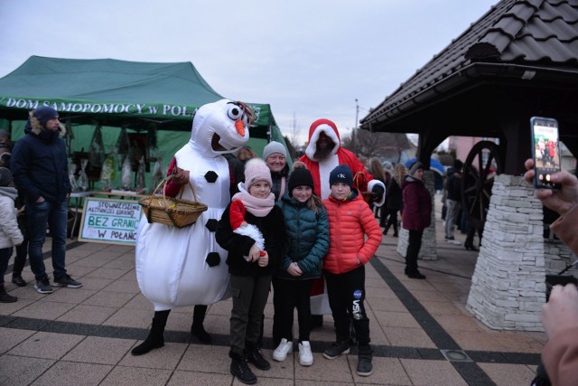 15 grudnia w Połańcu odbyło miało miejsce spotkanie bożonarodzeniowe. Mieszkańcy wspólnie kolędowali, ubierali choinkę i próbowali świątecznych smakołyków.