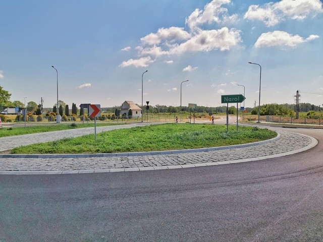Licząca 2,9 km obwodnica powstała na odcinku drogi wojewódzkiej nr 865 Jarosław – Bełżec i poprawi komunikację na narolskim łączniku między autostradą A 4 od Jarosławia a drogą S 17 Hrebenne – Warszawa.