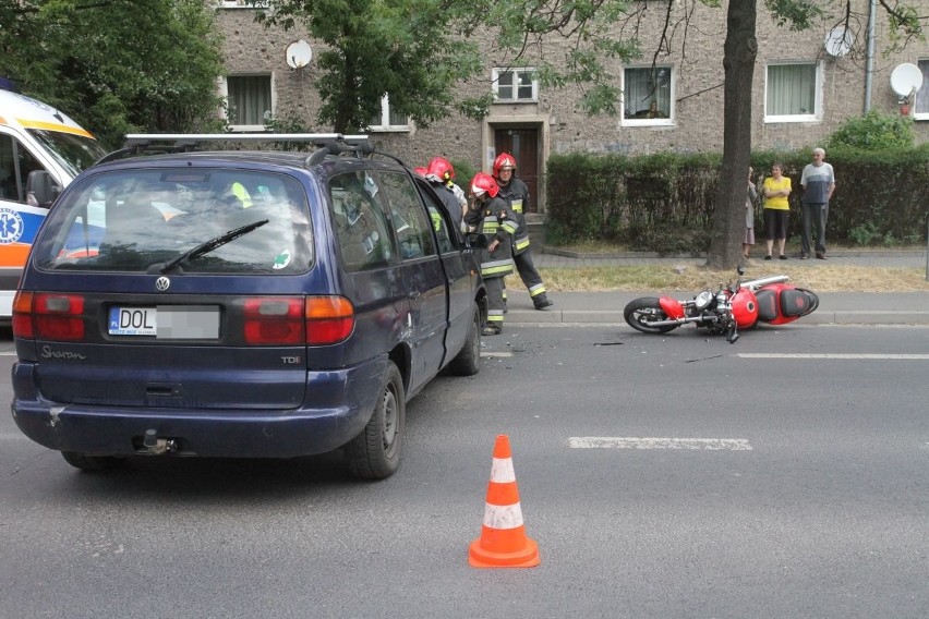 Motocyklista ranny w wypadku na Świeradowskiej