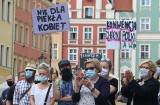 Wrocław: Protest kobiet pod pręgierzem przeciwko biciu i znęcaniu (ZDJĘCIA)