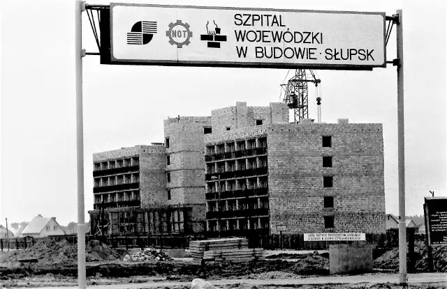 Baner o tej treści był na budowie słupskiego szpitala przez prawie 25 lat