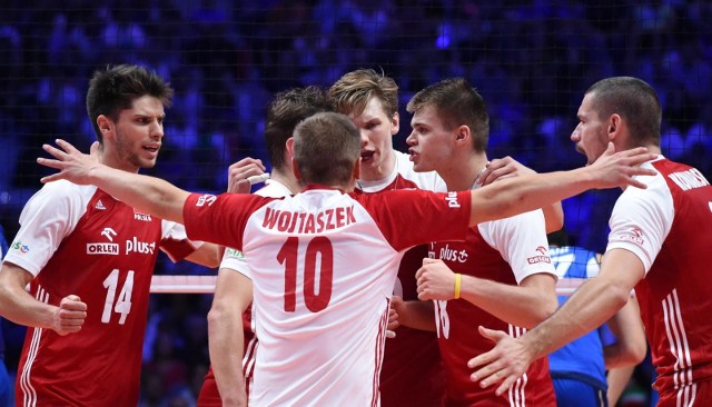 Mecz Polska - USA pokaże TVP 1 oraz Polsat Sport. Obie stacje mają wykupione prawa do pokazywania meczów Polaków na mistrzostwach świata w siatkówce 2018. 