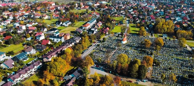 Zmiany w organizacji ruchu w rejonie cmentarza w Niepołomicach będą obowiązywać od 28 października, od godzin wieczornych