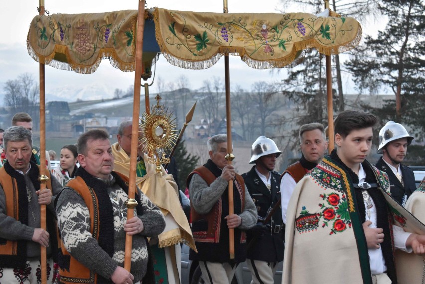 Uroczysta rezurekcja w Niedzielę Zmartwychwstania Pańskiego...