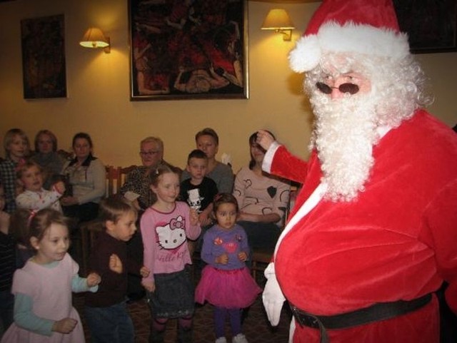 Dzieci z Januszowic przywitały Mikołaja tańcami i piosenkami