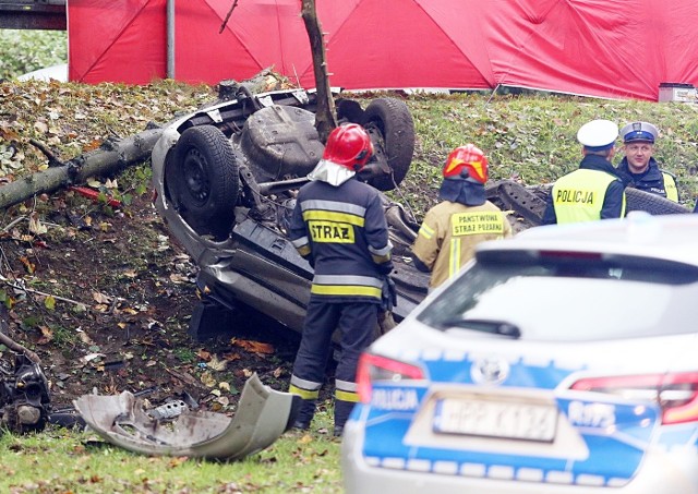 Wypadek śmiertelny na drodze 86 w Katowicach. Zginęły dwie osoby.