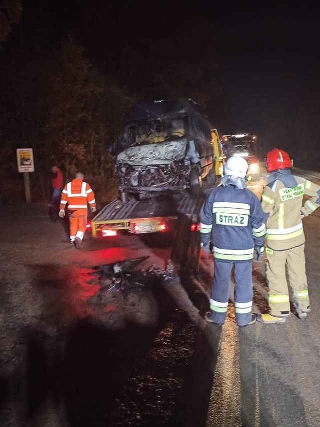 Nowa Wieś Ełcka. Samochód zaczął palić się po kolizji na drodze krajowej nr 65! Nikomu nic się nie stało (zdjęcia)