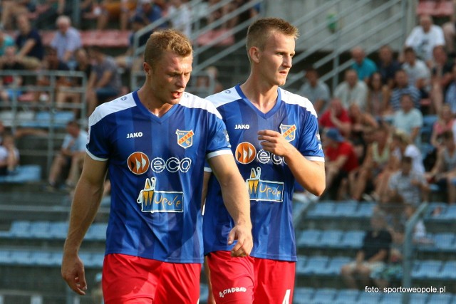 Kolejny raz bardzo dobry występ zanotowali środkowi obrońcy opolskiego zespołu: Szymon Przystalski (z lewej) i Aleksander Kowalski.