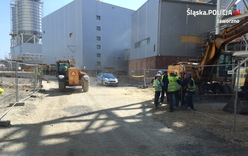 Wypadek w elektrowni Jaworzno. Na terenie budowy bloku energetycznego wózkiem widłowym został potrącony pracownik. Policja bada sprawę 