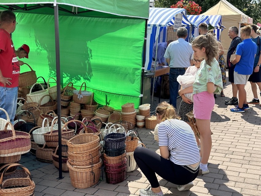 Niedzielne handlowanie na Jarmarku Dominikańskim w Tarnobrzegu. Zobaczcie zdjęcia