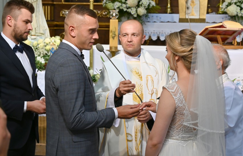 Piękny ślub piłkarza Korony Kielce. Michał Smolarczyk powiedział sakramentalne "tak" Weronice [DUŻO ZDJĘĆ, WIDEO]