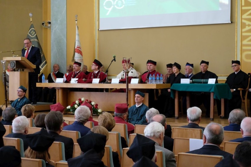 Andrzej Byrt z doktoratem honoris causa UEP