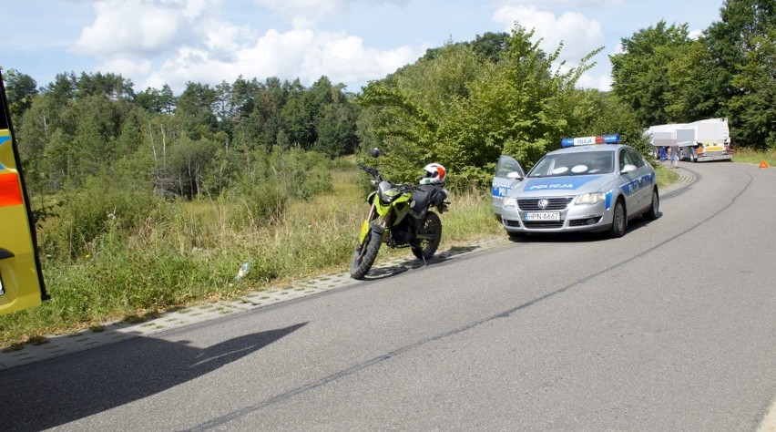 Kolizja motocykla z ciężarówką w Podwilczynie. Motocyklista uderzył w bok volvo [ZDJĘCIA]