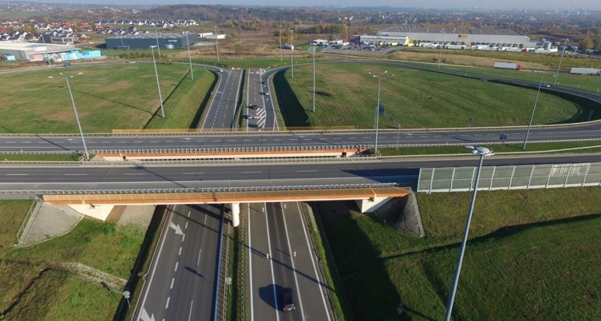 Kraków. Postępy na budowie północnej obwodnicy miasta. Trwają już prace przy tunelu w Batowicach [ZDJĘCIA, WIZUALIZACJE]