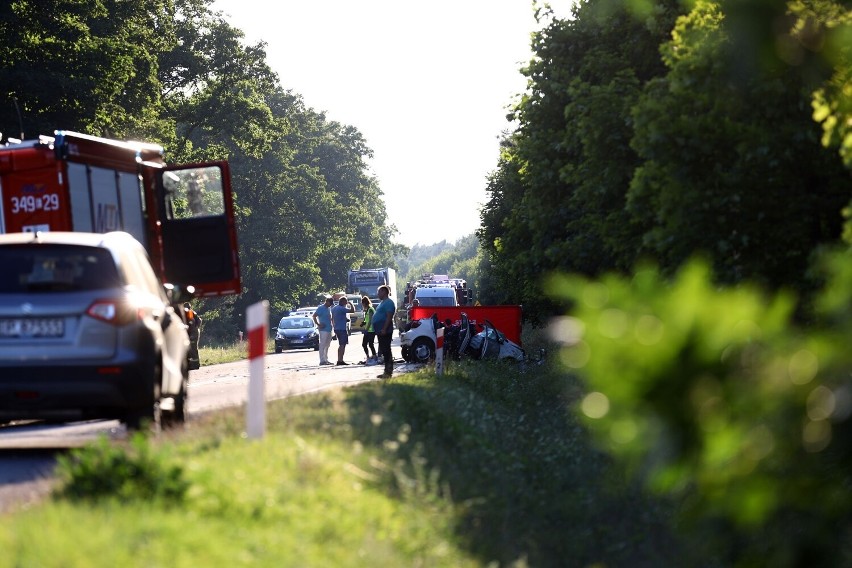 Śmiertelny wypadek na DK 74 za Sulejowem, droga jest...