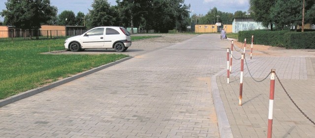 W Zespołe Szkół w Gorzycach podczas wakacji poprawiono drogę wewnętrzną prowadzącą od budynku szkoły w kierunku boiska  Orlik