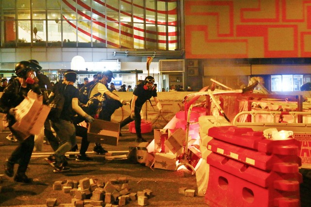 Masowe antyrządowe demonstracje trwały w Hongkongu niemal bez przerwy przez całą drugą połowę 2019 roku