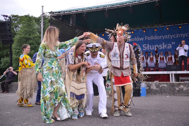 W niedzielę odbył się II Festiwal Zespołów Folklorystycznych „Ziemia Słupska 2018”. Występy grup tanecznych można było podziwiać  w Parku Kultury i Wypoczynku w Słupsku.