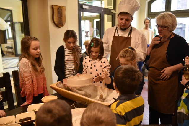 Warsztaty pieczenia pierników w Muzeum Toruńskiego Piernika
