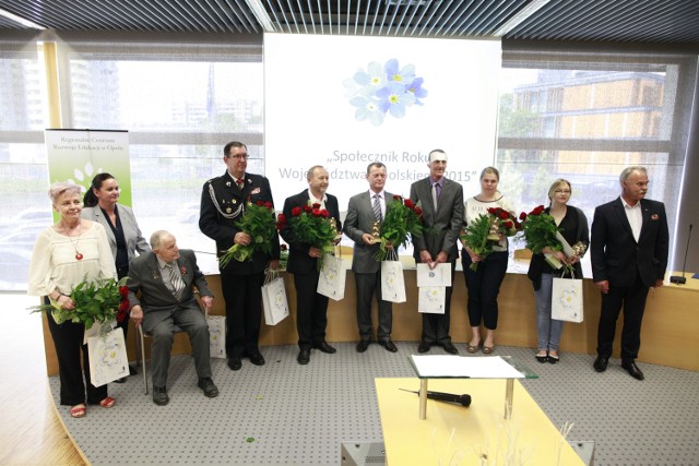 Na zdjęciu od lewej: Barbara Lach, Barbara Kamińska (przewodnicząca jury), płk Stefan Szelka, Andrzej Puławski, Gerard Wons, Jan Bednarek, Jacek Korzewski i Agnieszka Wcisło z "Barki", Natalia Angela Barczyk (odbierała statuetkę w imieniu Jacka Rogoży), wicemarszałek Stanisław Rakoczy.